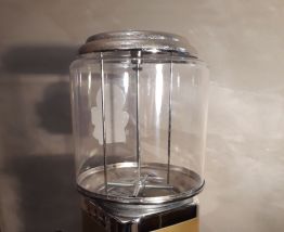 Distributeur chewing gum et bonbon. Style vintage, 80s globe