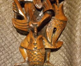 Statuette en bois vintage 