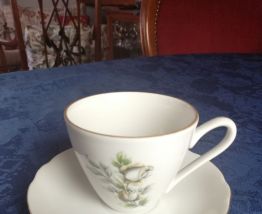  6 belles tasses à thé ou café, 6 soucoupes, porcelaine