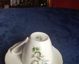  6 belles tasses à thé ou café, 6 soucoupes, porcelaine