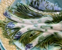 Assiette en barbottine theme asperge