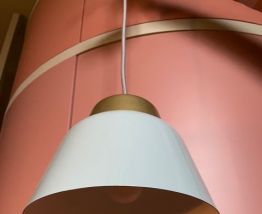 Suspension en métal couleur vert céladon jamais servie