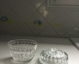 Bonbonnière /sucrier  art déco en verre taillé 