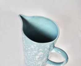 Carafe en céramique bleue 