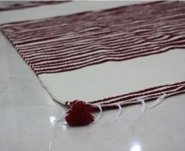 Tapis kilim fait main en laine blanc et rouge