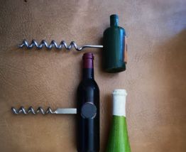 LOT de 3 tire-bouchons forme bouteilles vins 
