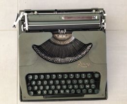 Machine à écrire portable vintage Rooy