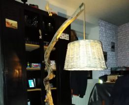 Lampe artisanale en bois flotte