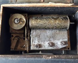 Boîte à musique ancienne