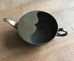 Biberon de malade /Canard signé "Vincent Garnier" en étain