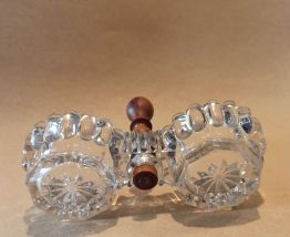 Salière poivrière en verre moulé