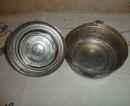 Cendrier à poussoir métal vintage