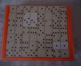 Jeu de dominos dans sa boite d'origine vintage
