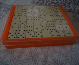 Jeu de dominos dans sa boite d'origine vintage