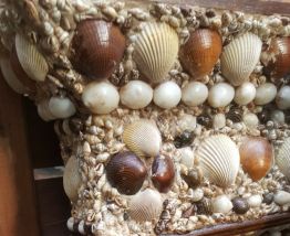 Grand miroir baroque en coquillages 