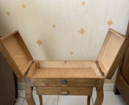 travailleuse  en noyer