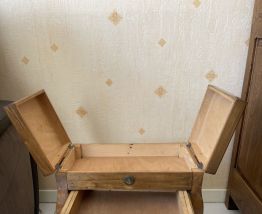 travailleuse  en noyer