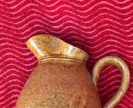 pichet en terre vernissée