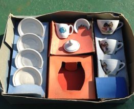 Deux dînettes en porcelaine