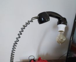 Original et unique lampe sur base d un ancien téléphone