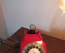Original et unique lampe sur base d un ancien téléphone