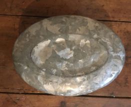 Ancienne bouillotte ovale en zinc art déco