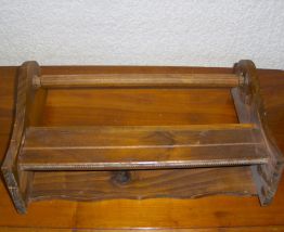 Dérouleur mural vintage en bois 8 euros