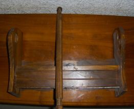 Dérouleur mural vintage en bois 8 euros