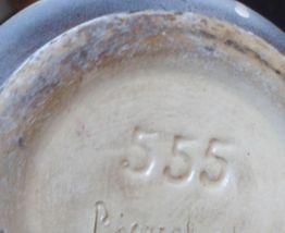 Vase céramique signé à la main Pierrefonds numéroté 555