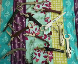 lot 12 canifs tire bouchons décapsuleurs de Bistrot 