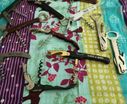 lot 12 canifs tire bouchons décapsuleurs de Bistrot 