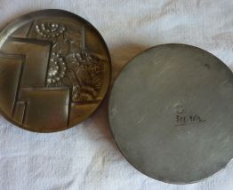 Rare bonbonnière en étain repoussé René Delavan style Art