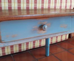 Ancienne petite table pour enfant 