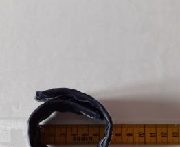 Bracelet en tissu skaï bleu marine brodé,bouton bleu fleurs 