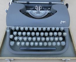 Ancienne Machine à écrire JAPY