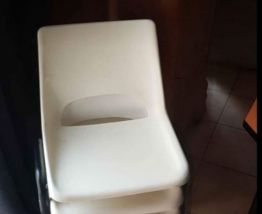 Grand table avec 4 chaises maternelle année 70