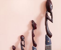 statues africaine en bois, famille Masaï , Kenya