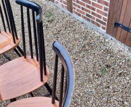Chaises scandinaves   de style en bon etat  