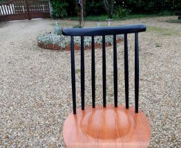 Chaises scandinaves   de style en bon etat  