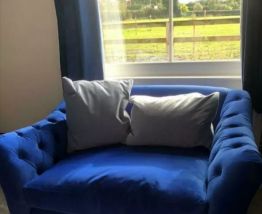 Canapé en velours bleue 