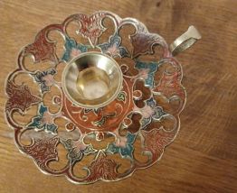 Bougeoir en laiton décor fleuri