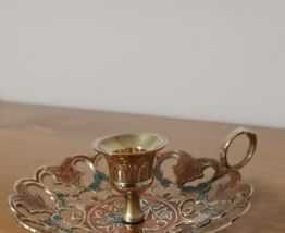 Bougeoir en laiton décor fleuri