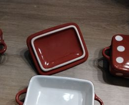 Cocotte vintage rouge à pois blanc 