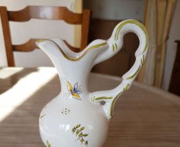 Vase moustier