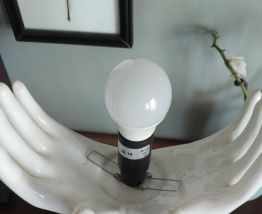 Lampe mains céramique et globe opaline