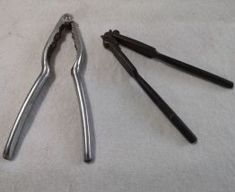 2 casse-noix acier métal 