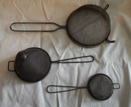 lot 3 anciennes Passoires métal blanc