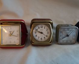 lot de vieux reveils à réviser pour collectionneurs 