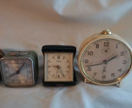 lot de vieux reveils à réviser pour collectionneurs 