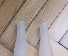 Appliques en laiton et opaline, années 70. Possib. Paris IX.